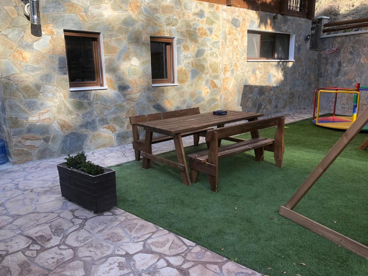 Diamond Stone Wooden Guest House Chandria Exteriér fotografie