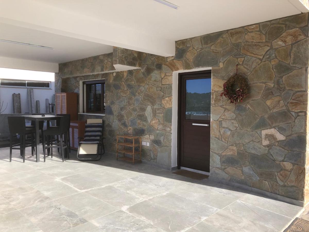 Diamond Stone Wooden Guest House Chandria Exteriér fotografie