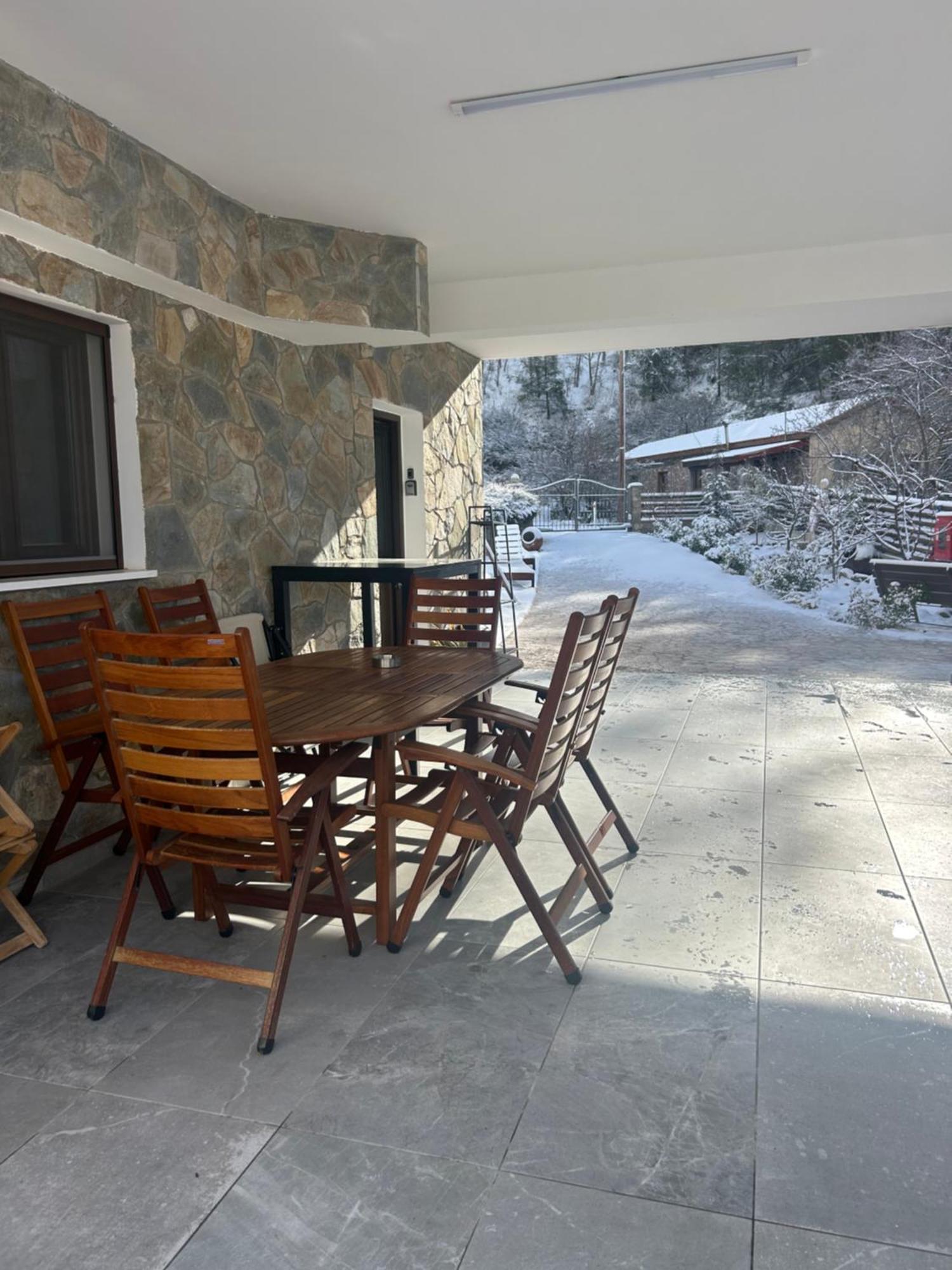 Diamond Stone Wooden Guest House Chandria Exteriér fotografie